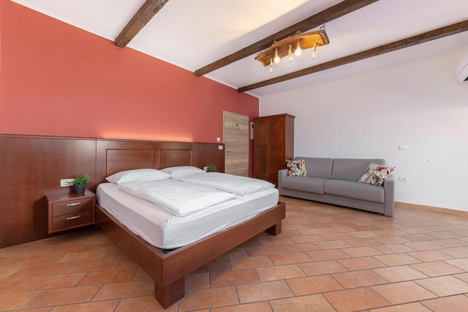 Bed, Photo of the whole room, Seating area, Bedroom, wardrobe