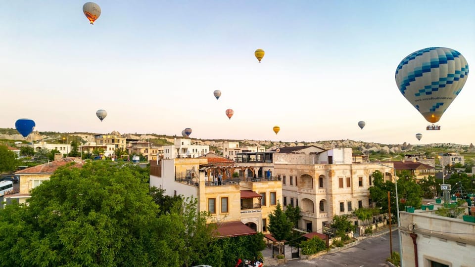 Property building, Day, Bird's eye view, City view, Location, group of guests