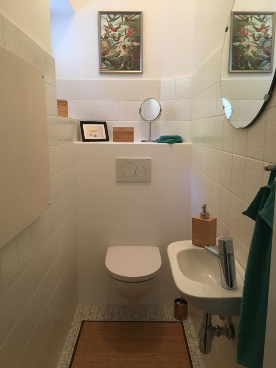 Toilet, Photo of the whole room, Decorative detail