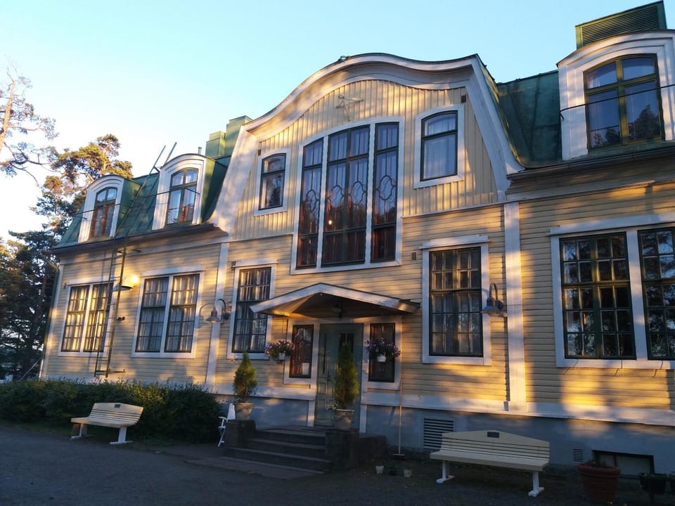 Facade/entrance