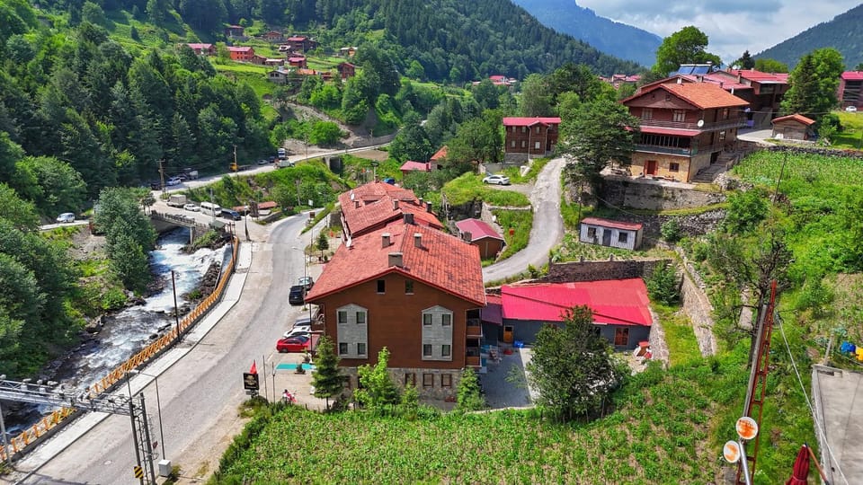 Property building, Nearby landmark, Spring, Day, Neighbourhood, Natural landscape, Bird's eye view, Mountain view, River view, Street view, Location