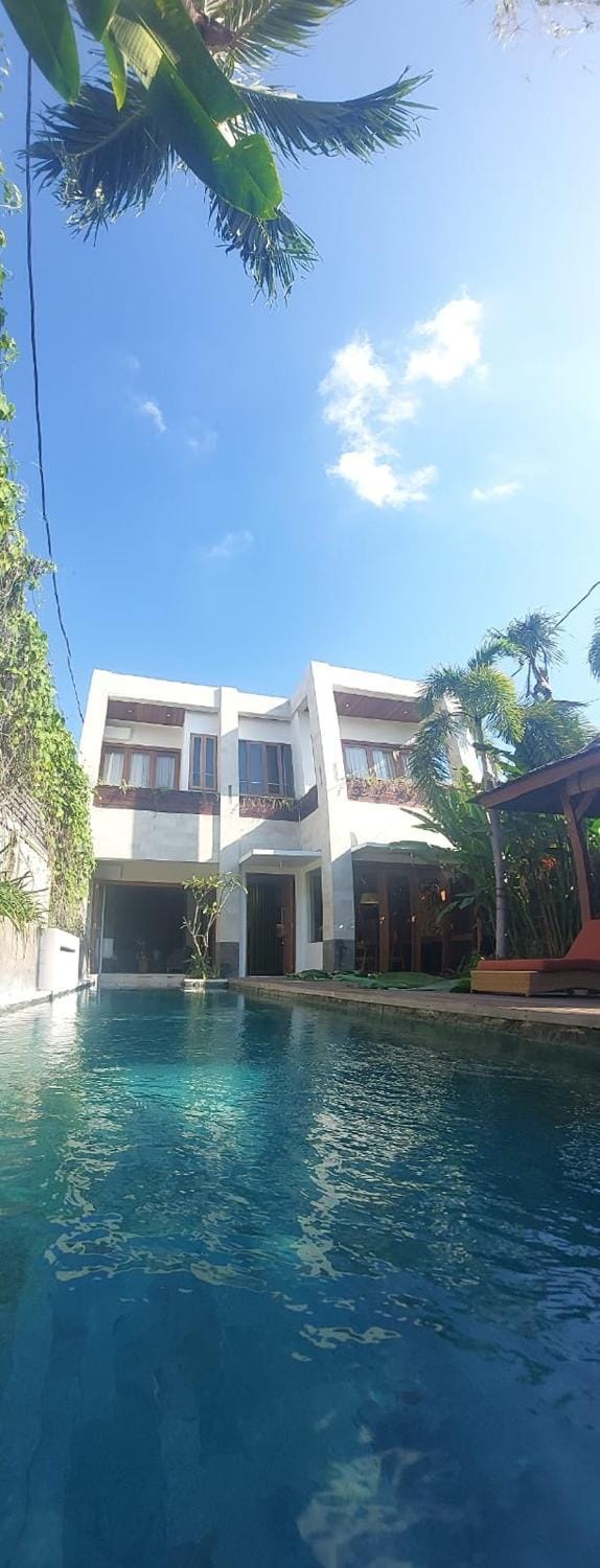 Property building, Day, Pool view, Swimming pool