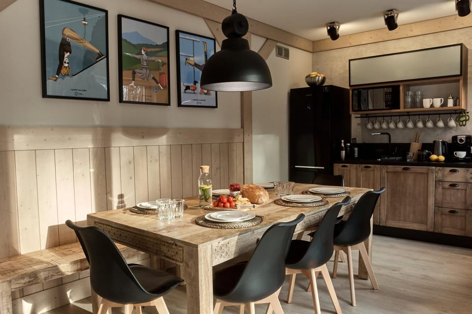 Kitchen or kitchenette, Photo of the whole room, Decorative detail, Dining area