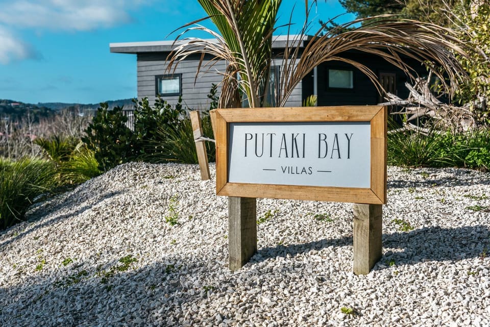 Putaki Bay - Kereru Villa - Be My Guest Waiheke House in Auckland Region
