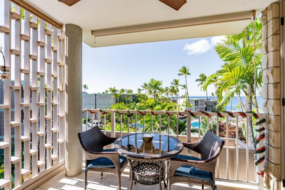 View (from property/room), Sea view, Swimming pool