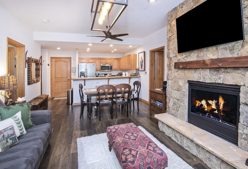 Living room, Dining area