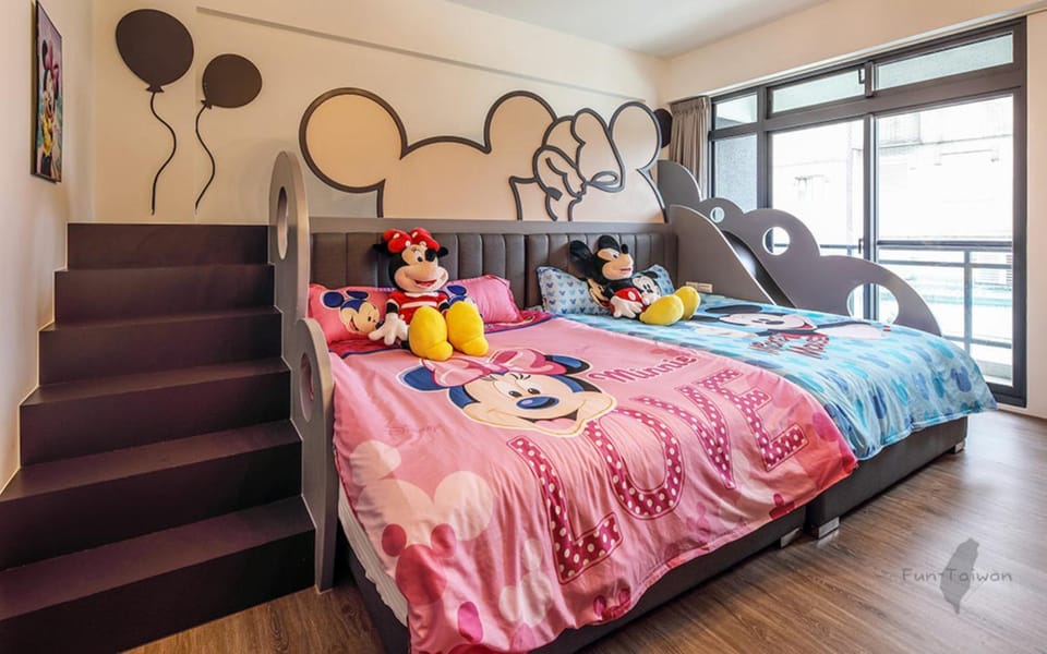 Decorative detail, bunk bed