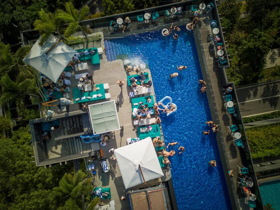 Restaurant/places to eat, Nightclub / DJ, Lounge or bar, Sea view, Swimming pool
