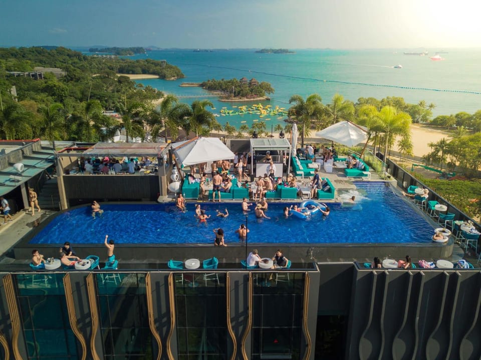 Restaurant/places to eat, Nightclub / DJ, Lounge or bar, Sea view, Swimming pool