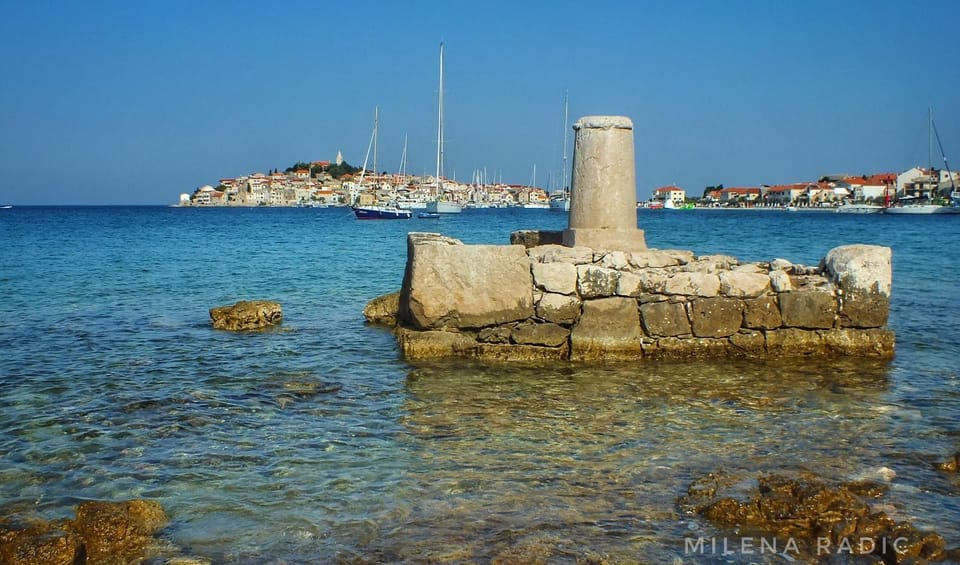 Nearby landmark, Beach, Location