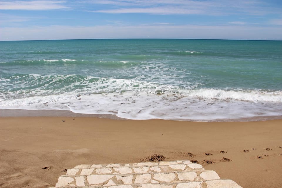 Nearby landmark, Day, Natural landscape, Summer, Beach, On site