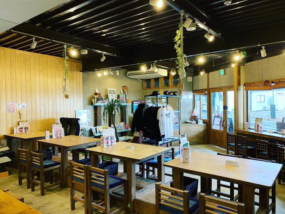 Restaurant/places to eat, Food and drinks, Food