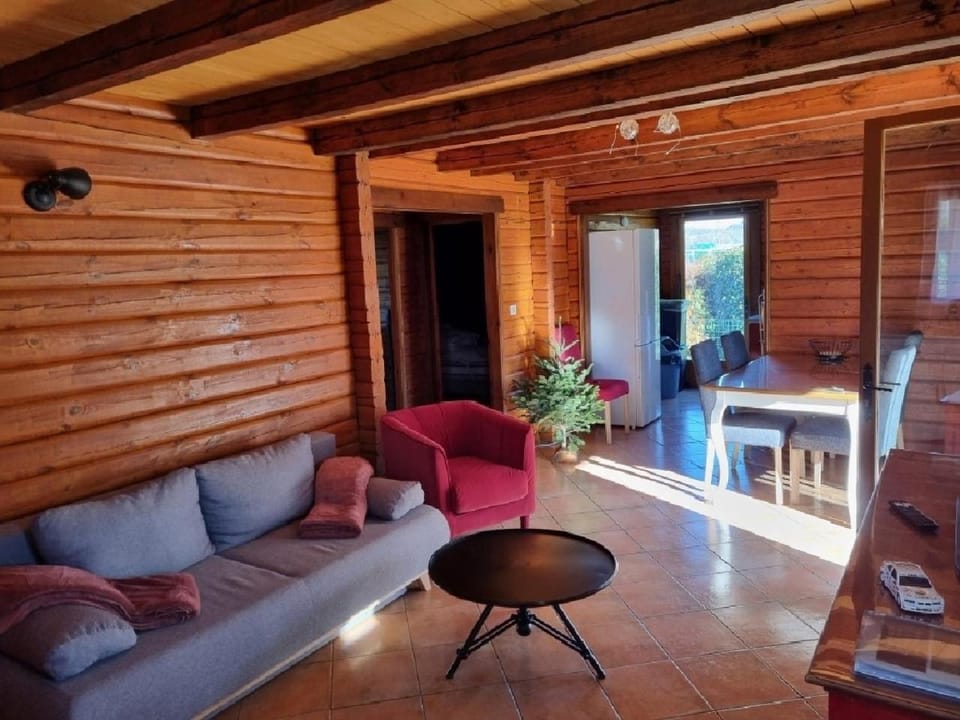 Le Chalet de la Dordogne climatisé Chalet in Occitanie