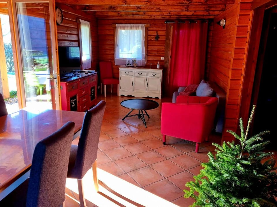 Le Chalet de la Dordogne climatisé Chalet in Occitanie