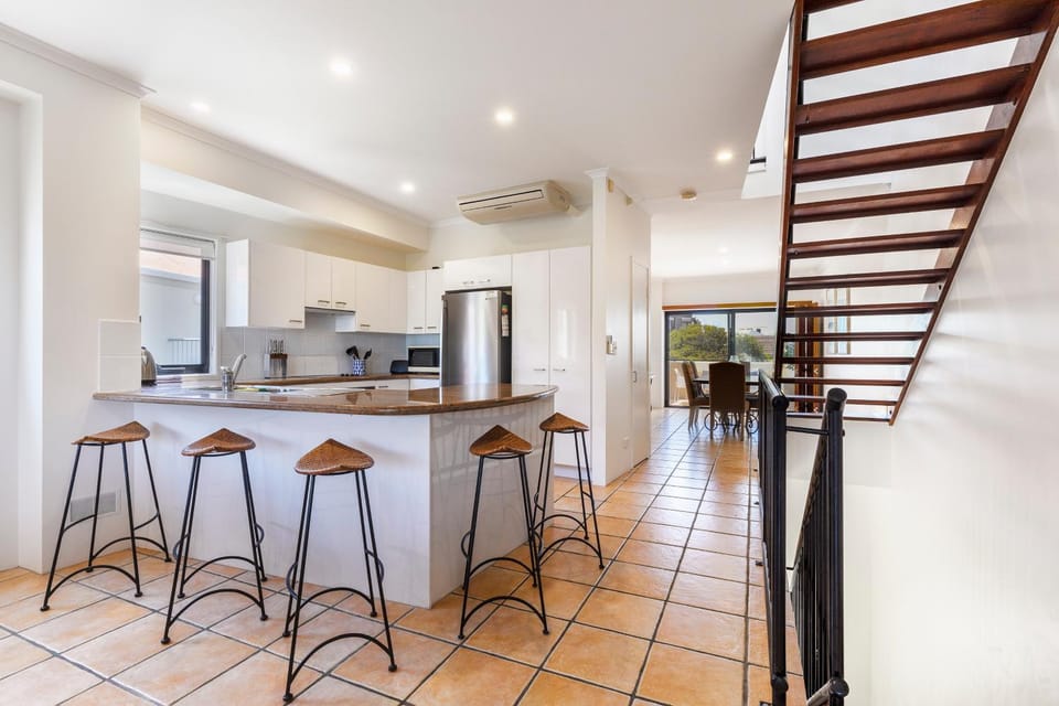 Wake up to ocean views in stylish comfort Apartment in Sunrise Beach