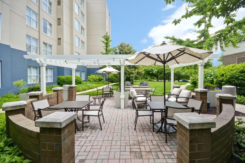 Property building, Patio, Day, Seating area, Garden view