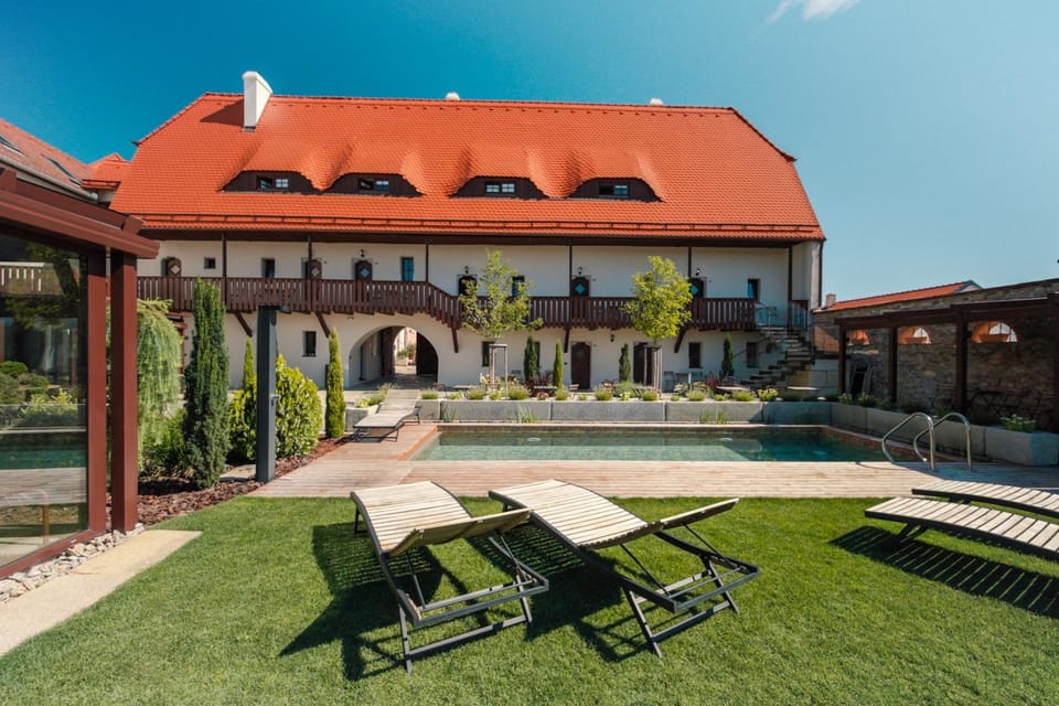 Property building, Garden, Garden view, Swimming pool