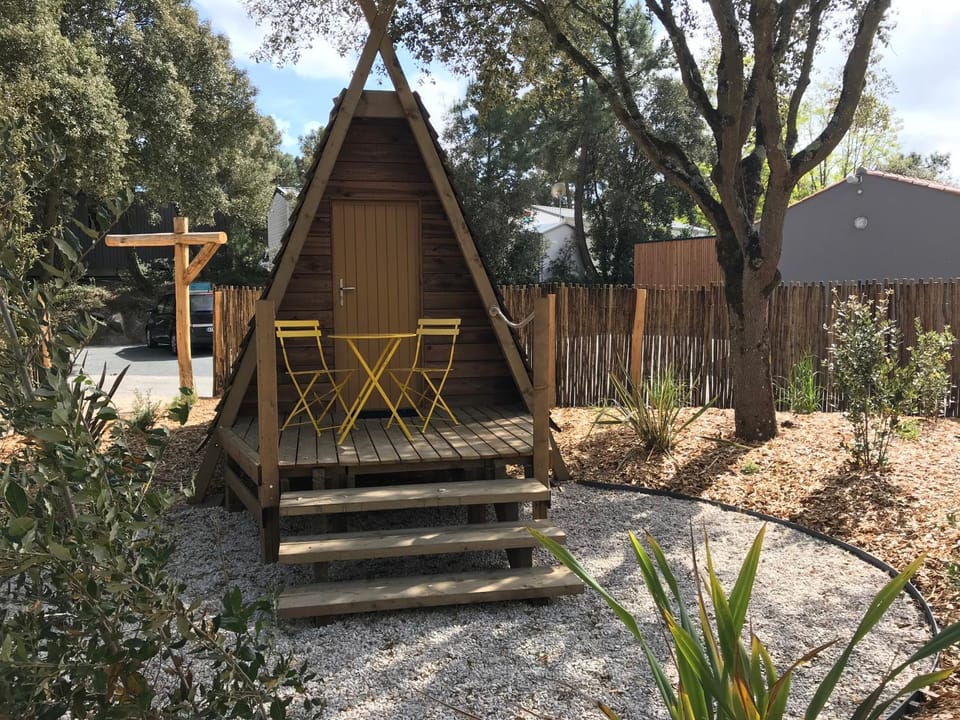 Facade/entrance, Garden