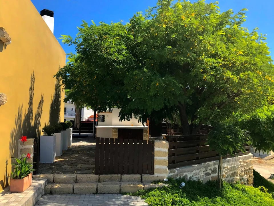 Patio, Facade/entrance