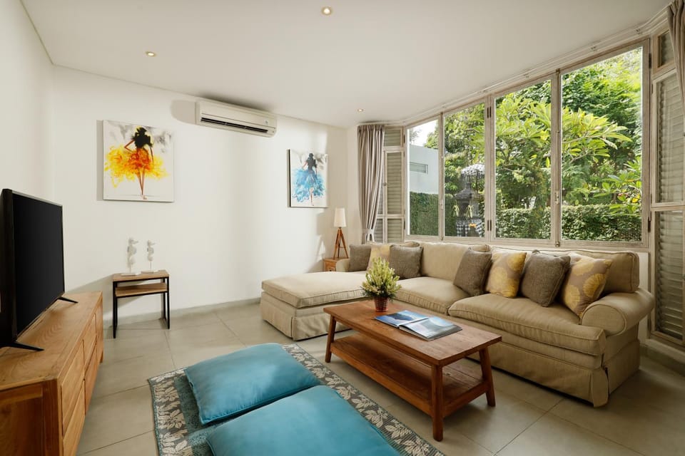 TV and multimedia, Seating area, air conditioner