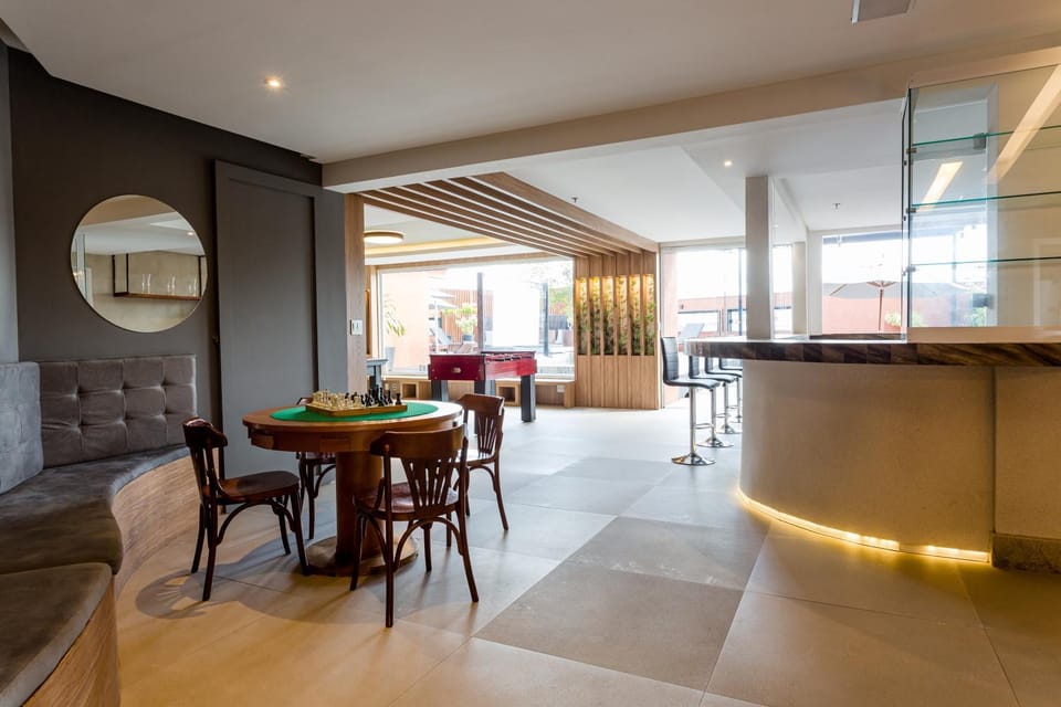 Game Room, Balcony/Terrace