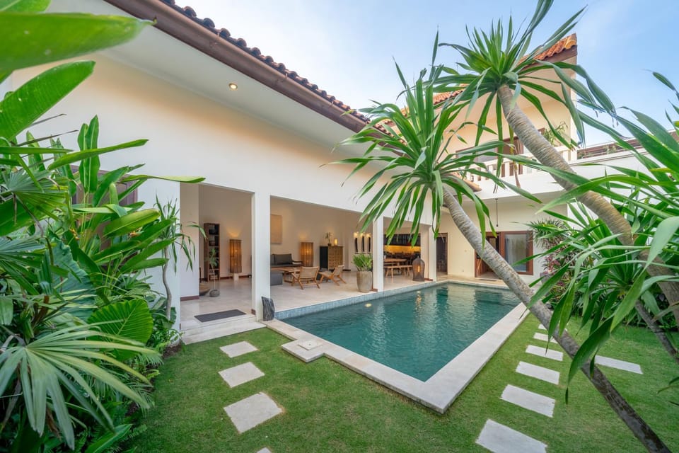 Property building, Patio, Garden, Living room, Swimming pool, Swimming pool