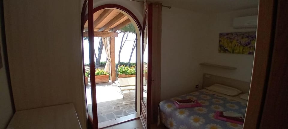 INCANTEVOLE VILLINO SUL MARE con accesso diretto alla spiaggia, posto auto e aria condizionata! House in Tuscany