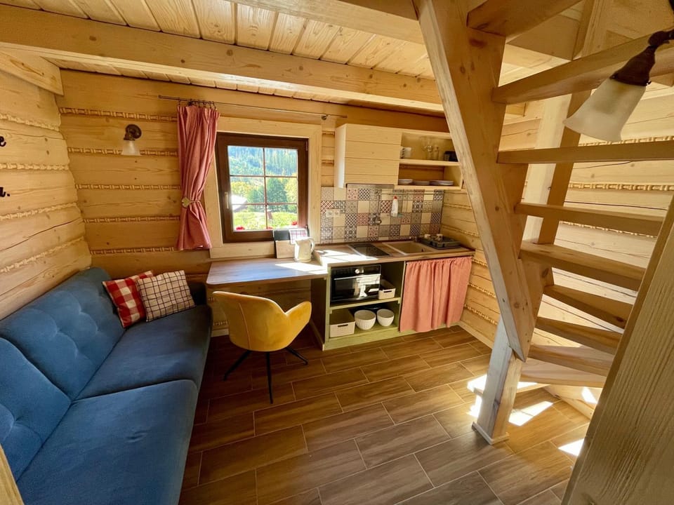 Kitchen or kitchenette, Seating area