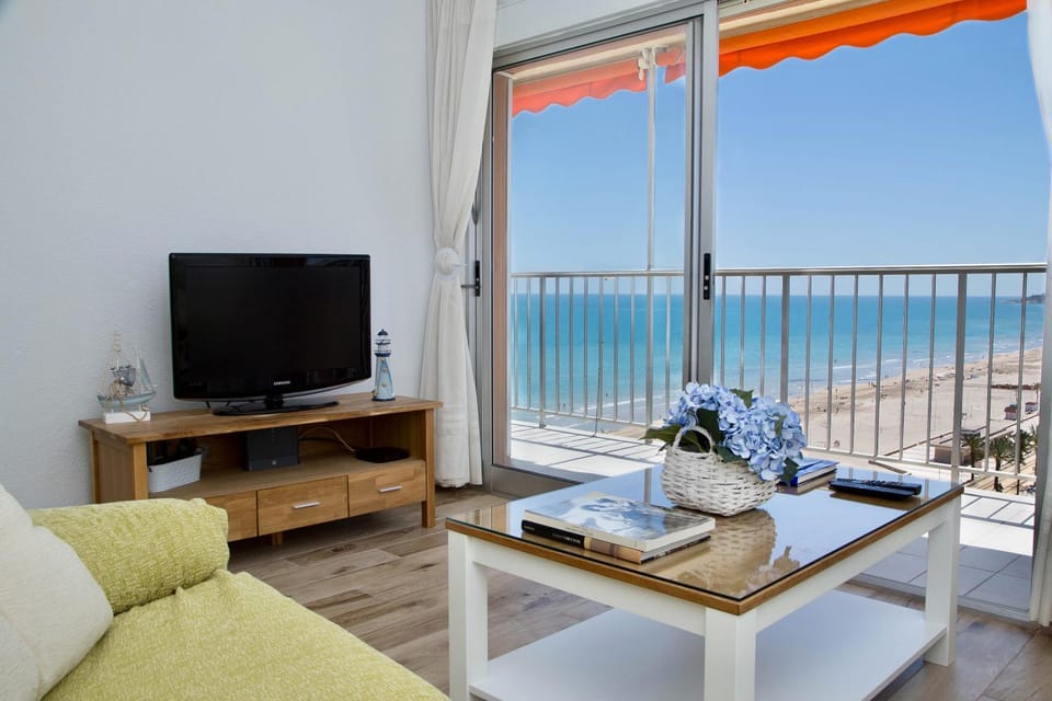 Luxury 12th Floor Beachfront Apartment in Alicante