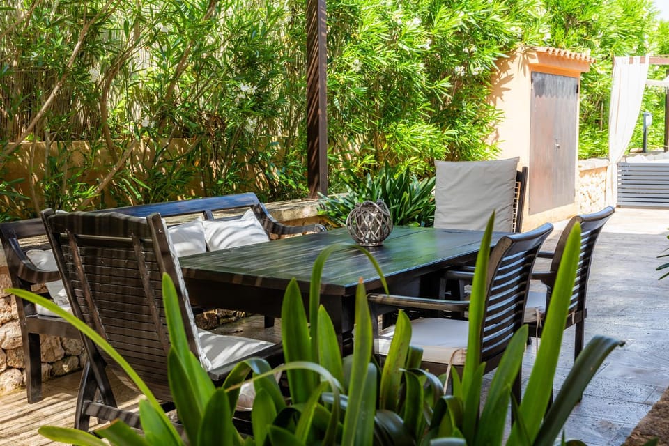 Patio, Seating area, Dining area, Garden view