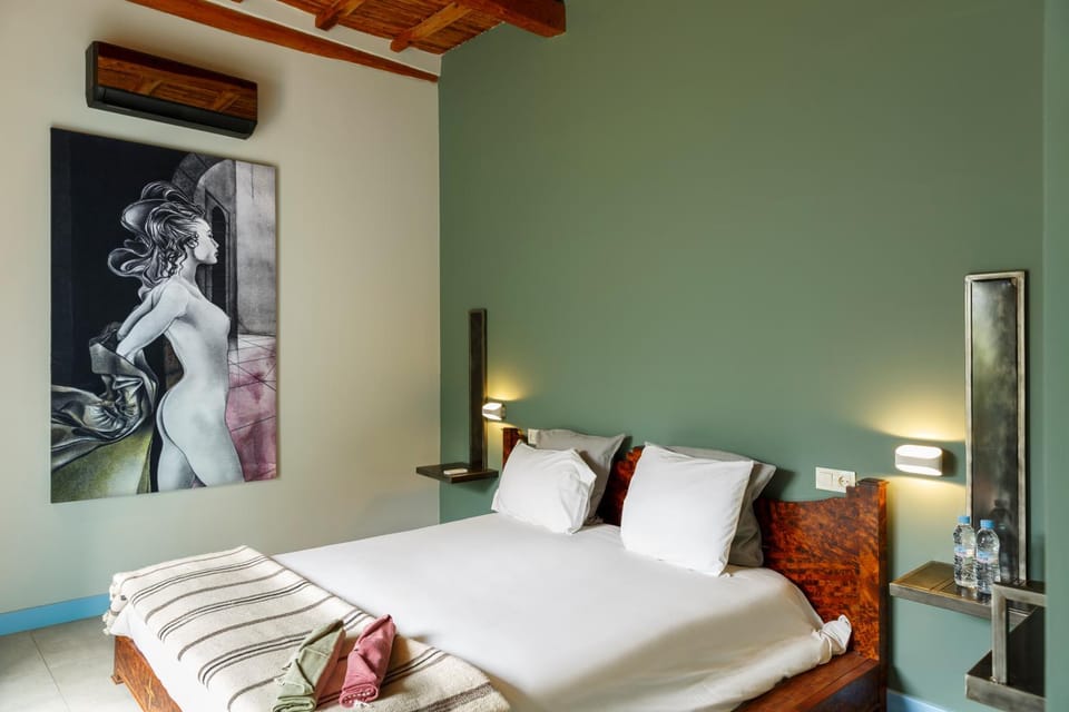 Bed, Photo of the whole room, Decorative detail, Bedroom