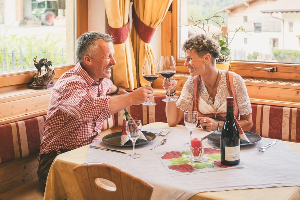 People, Dining area, Alcoholic drinks, Family