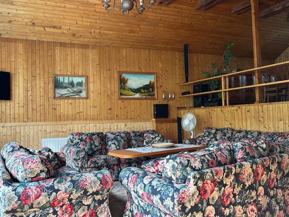 TV and multimedia, Seating area