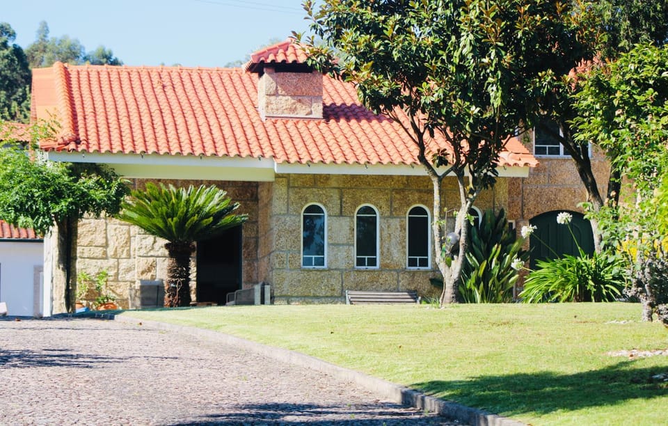 The Oak´S Wolf-Country House Bed and Breakfast in Porto District