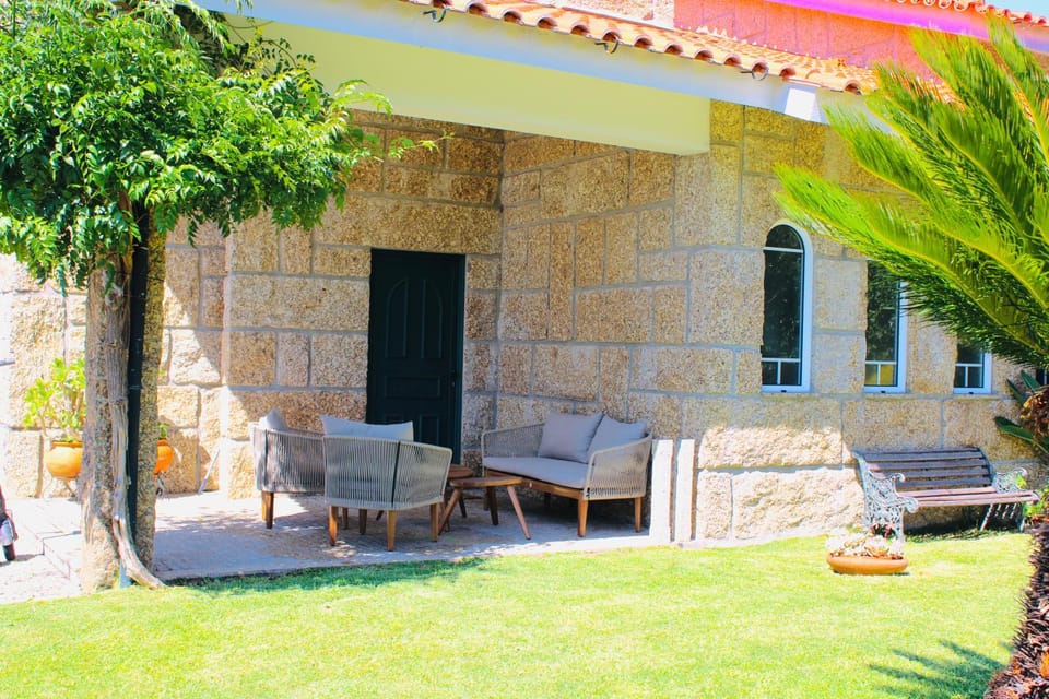 The Oak´S Wolf-Country House Bed and Breakfast in Porto District