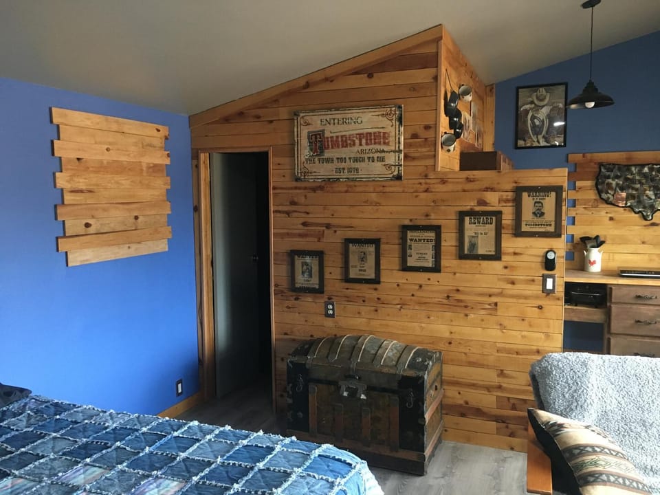 Bed, Living room