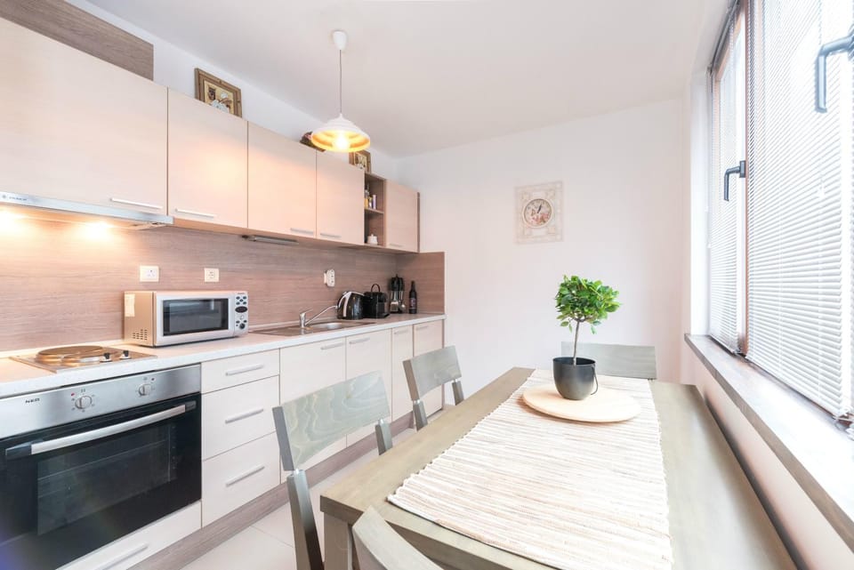 Coffee/tea facilities, Kitchen or kitchenette, Dining area