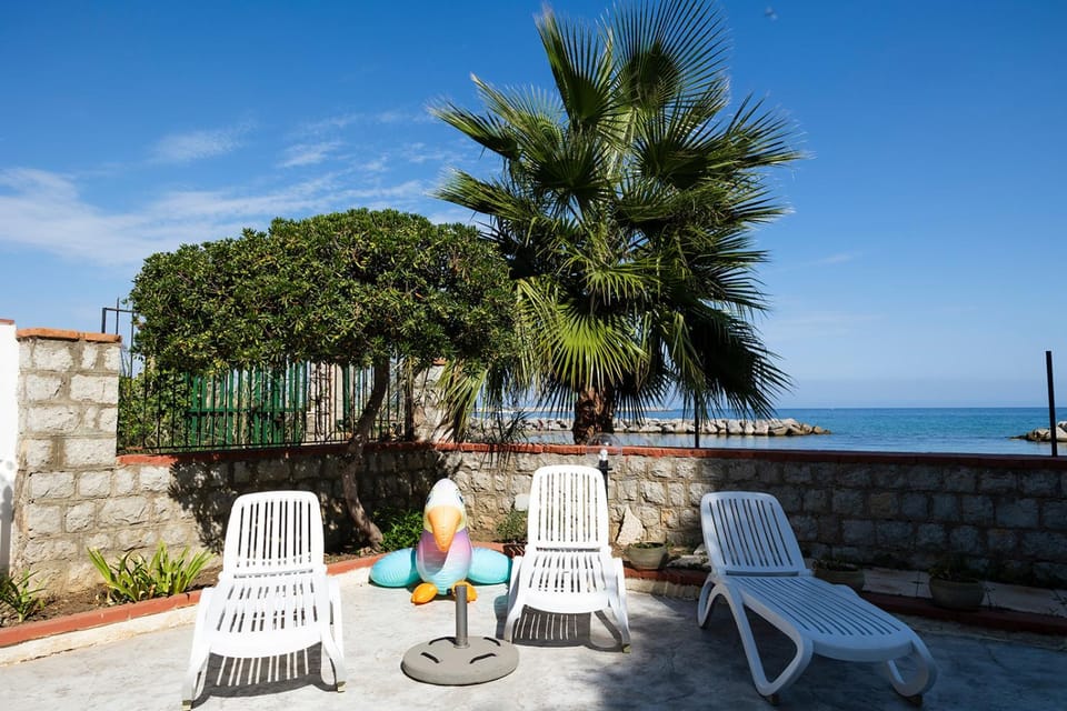 Sea view, sunbed