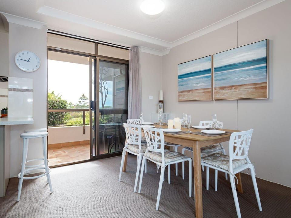 The Commodore, 14, 9-11 Donald Street- Unit in the heart of town with views & free wi-fi Apartment in Nelson Bay