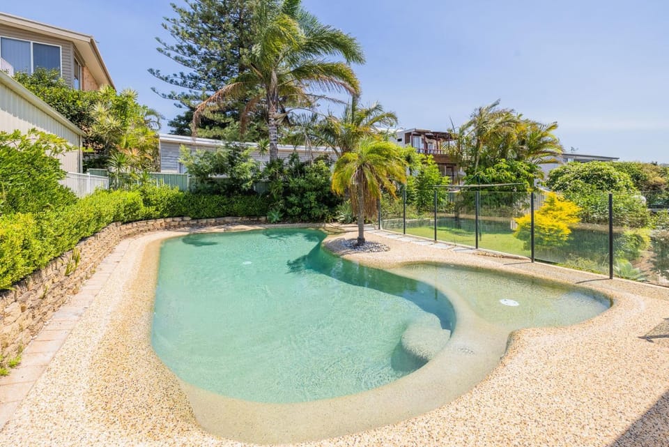 33 Gloucester St - Beautifully furnished house with stunning views and a pool House in Nelson Bay