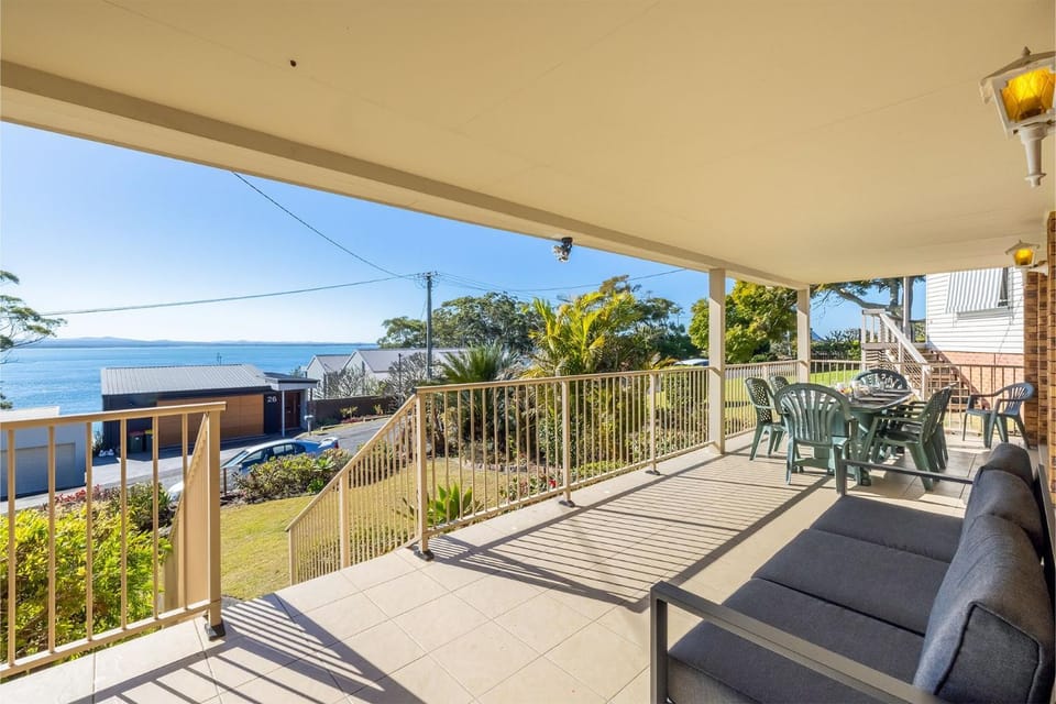 33 Gloucester St - Beautifully furnished house with stunning views and a pool House in Nelson Bay