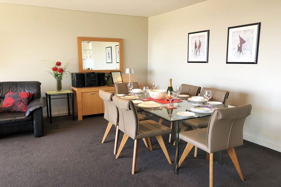 Bayview Apartments, 11,42 Stockton Street - Three bedroom unit In the heart of town with air con, lift and secure parking Apartment in Nelson Bay