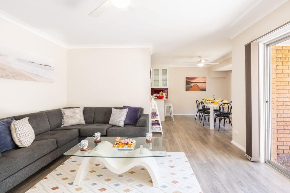 Bushmans, 9 24 Tomaree Street - Spacious townhouse with air conditioning and close to Nelson Bay Town Centre House in Nelson Bay