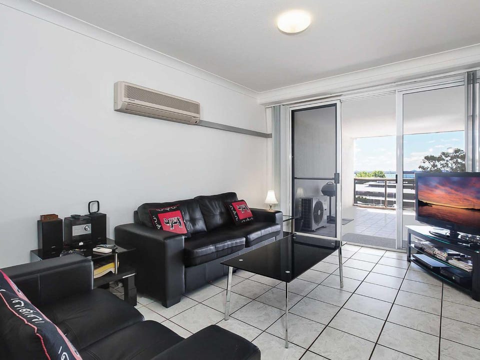 Nelson Towers, 9,71a Victoria Parade - unit in the heart of Nelson Bay with water views, air conditioning and Wi-Fi Apartment in Nelson Bay