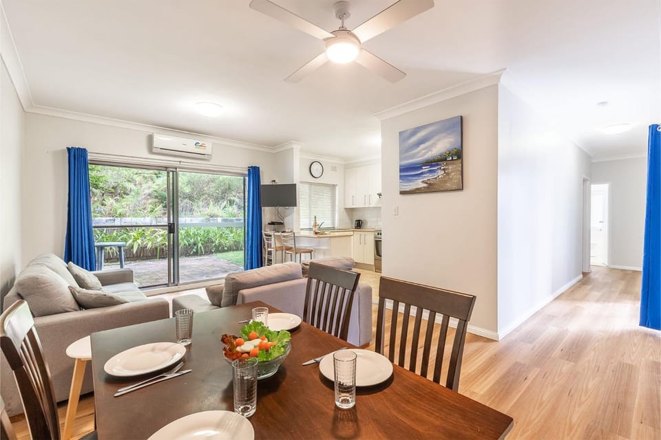 Adriana 4 open plan living with backyard Apartment in Shoal Bay