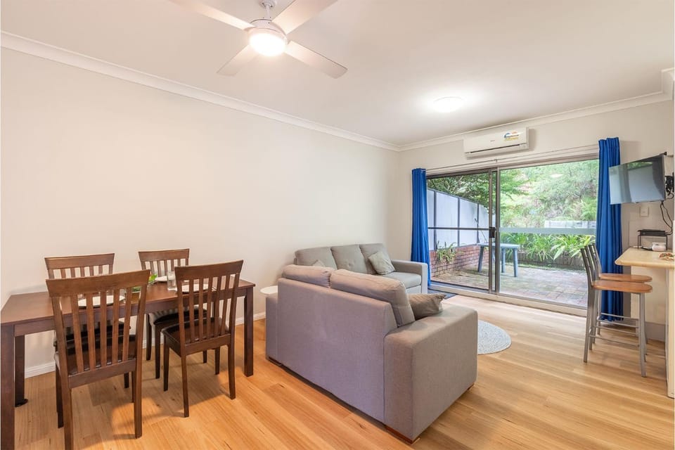 Adriana 4 open plan living with backyard Apartment in Shoal Bay