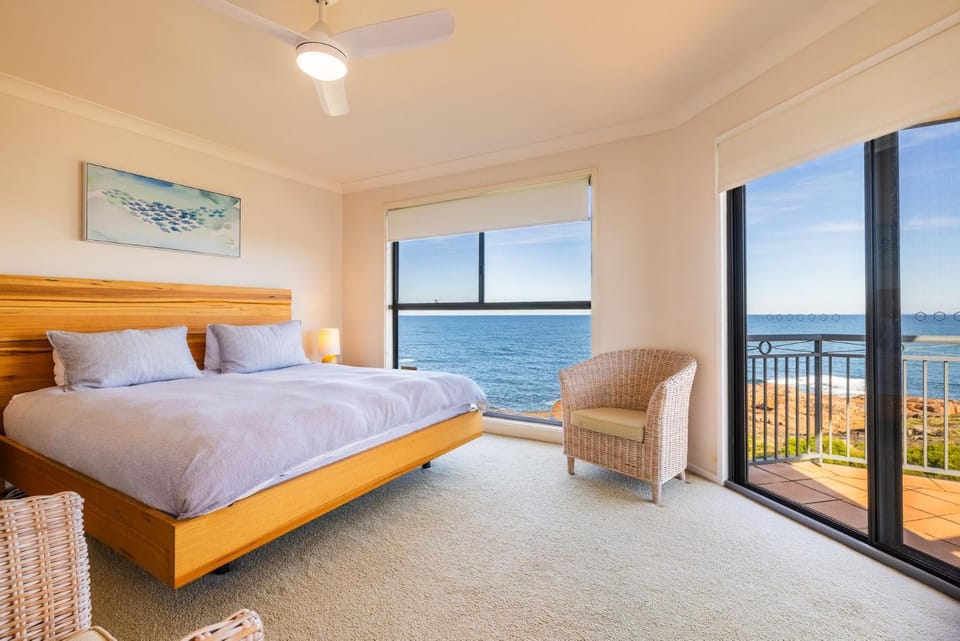 Ocean Views, 4 Ocean Street - Absolute Waterfront Retreat at Fishermans Bay House in Anna Bay