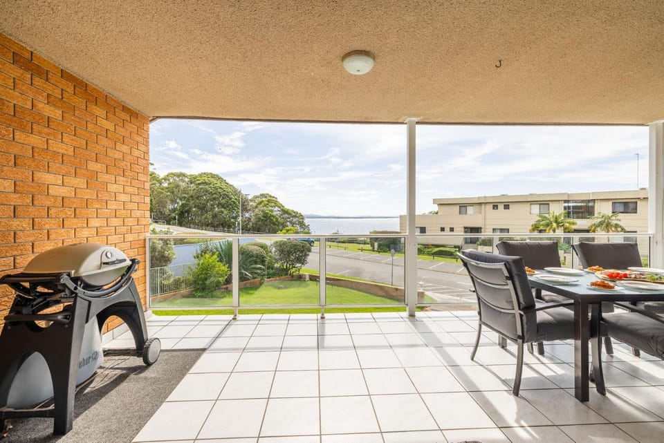 Portofino, 1,7 Laman Street - First floor unit with beautiful views, air con and Wi-Fi and close to town Apartment in Nelson Bay