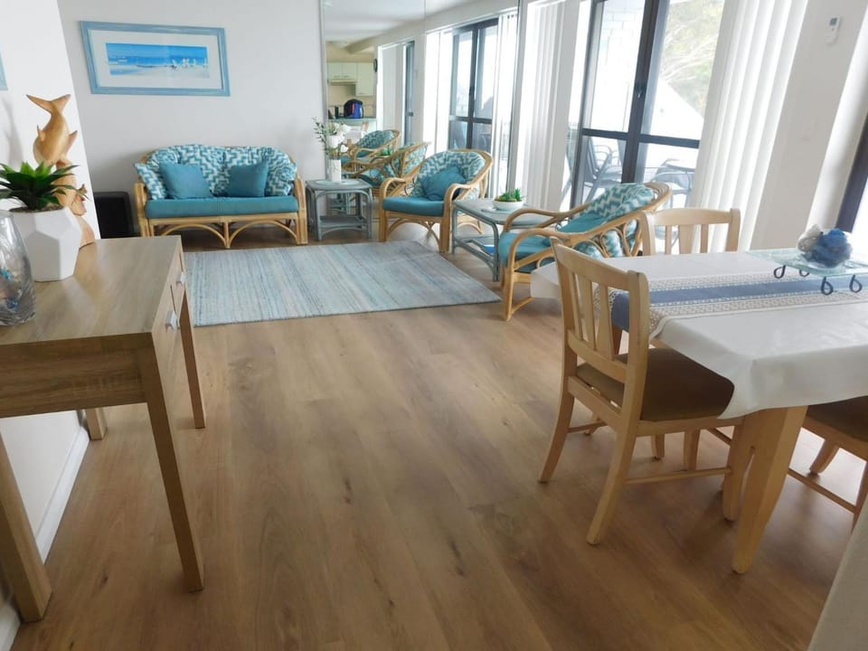 The Point, 5, 5-7 Mitchell Street large balcony with great water views Apartment in New South Wales