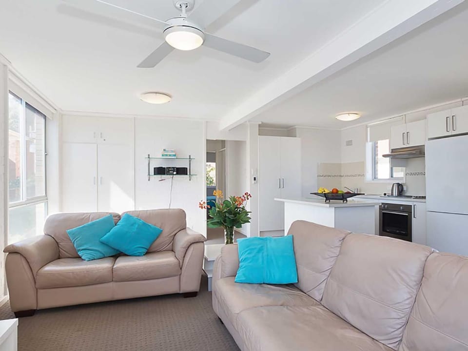 Shoreline, 4,7 Victoria Parade - Views over Fly Point and close to Nelson Bay Marina Apartment in Nelson Bay